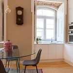 Alfama Baixa Spacious And Bright Blends The Historic And The Contemporary 2 Bedrs & 2 Bathrs Ac 18th Century Building Lisbona