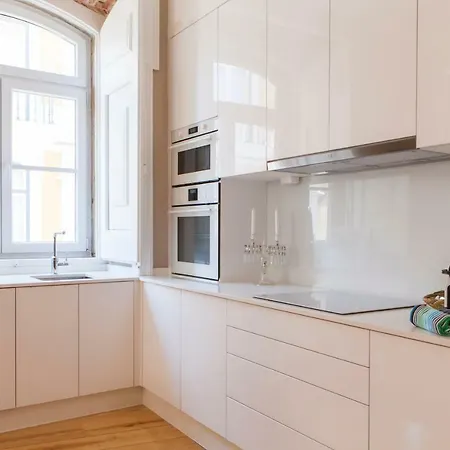Alfama Baixa Spacious And Bright Blends The Historic And The Contemporary 2 Bedrs & 2 Bathrs Ac 18th Century Building * Lisboa