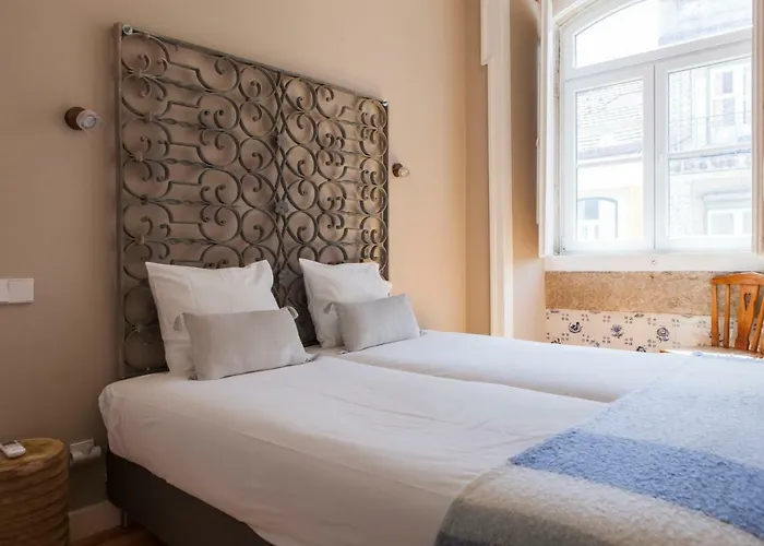 Alfama Baixa Spacious And Bright Blends The Historic And The Contemporary 2 Bedrs & 2 Bathrs Ac 18th Century Building *