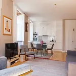Alfama Baixa Spacious And Bright Blends The Historic And The Contemporary 2 Bedrs & 2 Bathrs Ac 18th Century Building Lägenhet