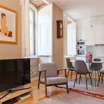 Alfama Baixa Spacious And Bright Blends The Historic And The Contemporary 2 Bedrs & 2 Bathrs Ac 18th Century Building Lägenhet *