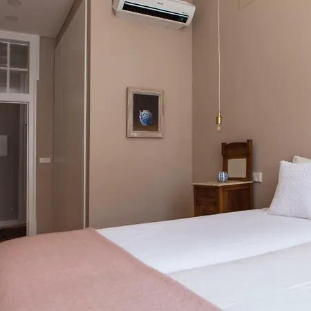 Alfama Baixa Spacious And Bright Blends The Historic And The Contemporary 2 Bedrs & 2 Bathrs Ac 18th Century Building Apartman Lisboa