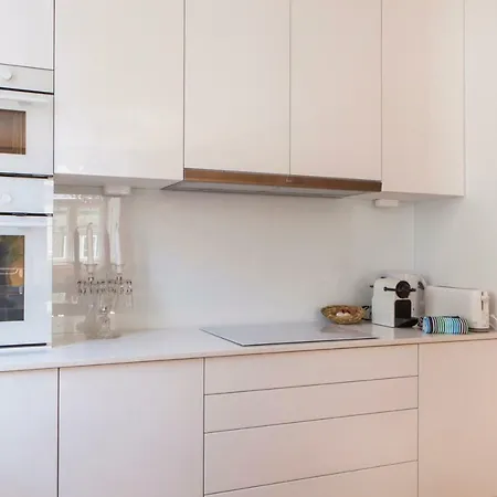 Alfama Baixa Spacious And Bright Blends The Historic And The Contemporary 2 Bedrs & 2 Bathrs Ac 18th Century Building Lisboa