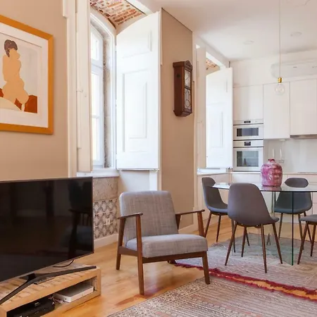 Alfama Baixa Spacious And Bright Blends The Historic And The Contemporary 2 Bedrs & 2 Bathrs Ac 18th Century Building Apartman *