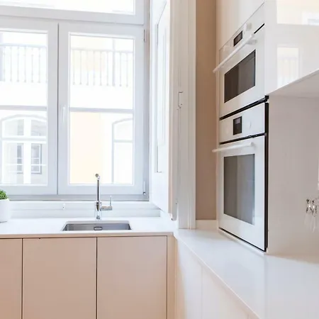 Alfama Baixa Spacious And Bright Blends The Historic And The Contemporary 2 Bedrs & 2 Bathrs Ac 18th Century Building Apartman Lisboa