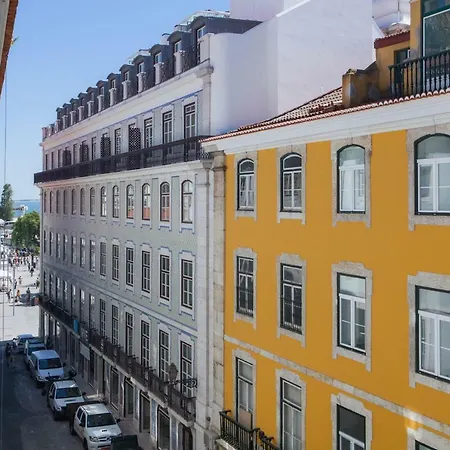 Alfama Baixa Spacious And Bright Blends The Historic And The Contemporary 2 Bedrs & 2 Bathrs Ac 18th Century Building * Lisboa