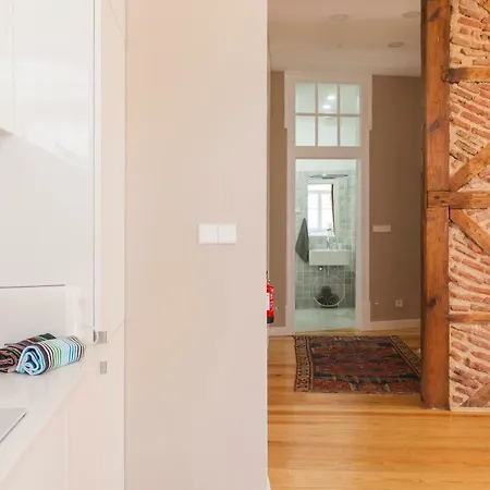 Alfama Baixa Spacious And Bright Blends The Historic And The Contemporary 2 Bedrs & 2 Bathrs Ac 18th Century Building Apartman