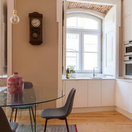 Alfama Baixa Spacious And Bright Blends The Historic And The Contemporary 2 Bedrs & 2 Bathrs Ac 18th Century Building Lisboa