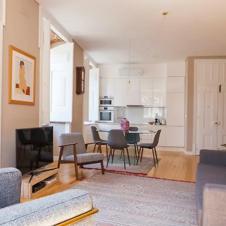 Alfama Baixa Spacious And Bright Blends The Historic And The Contemporary 2 Bedrs & 2 Bathrs Ac 18th Century Building شقة
